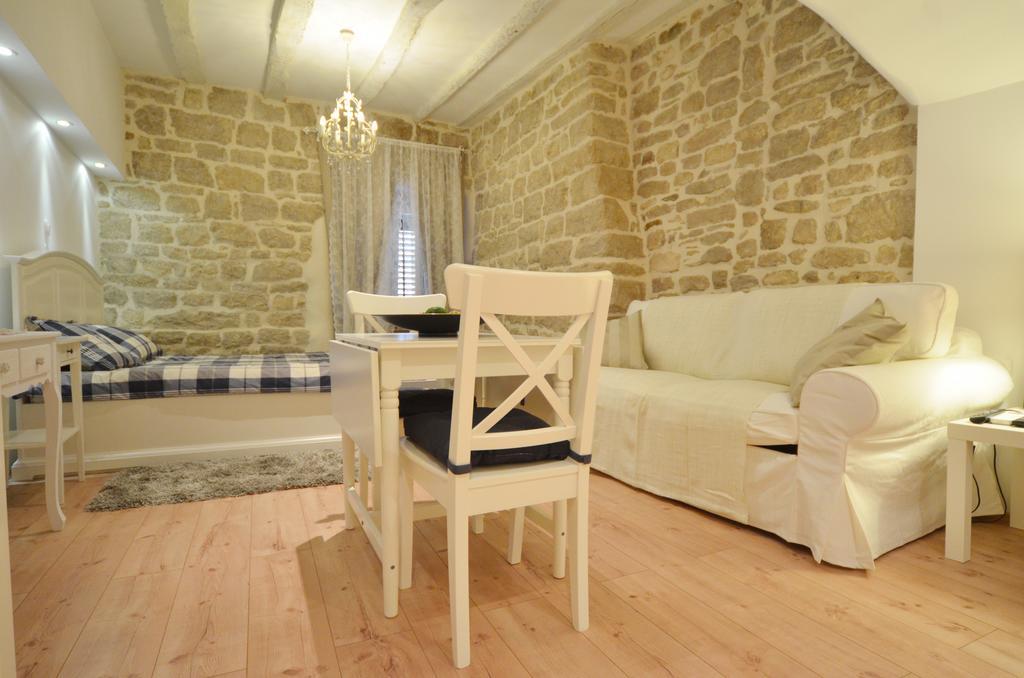 Studios Villa Rossella 4 Ровин Екстериор снимка