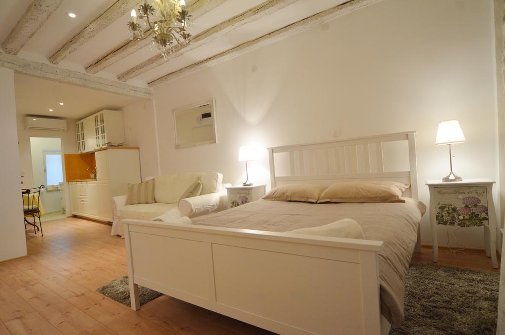 Studios Villa Rossella 4 Ровин Екстериор снимка