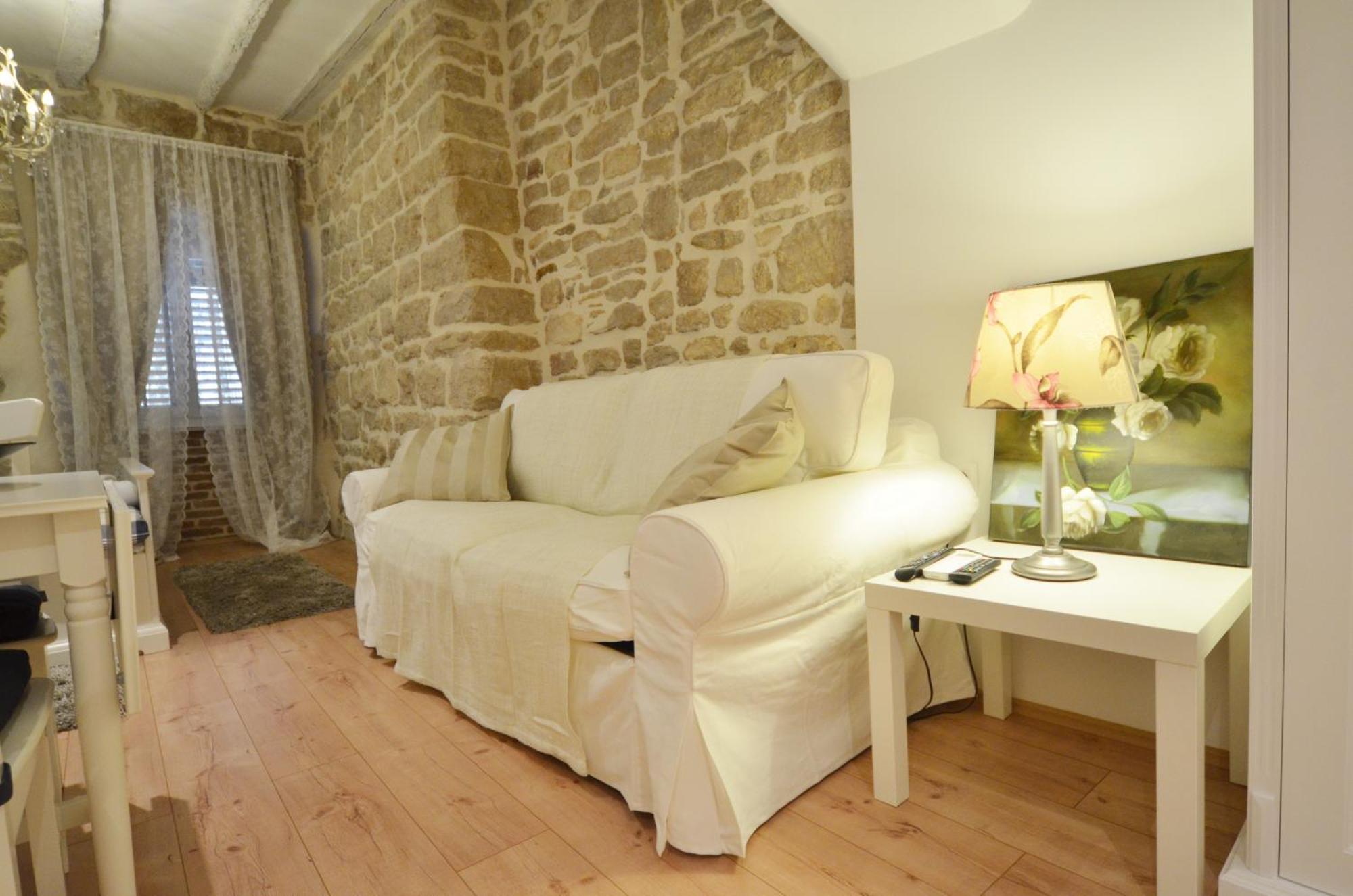 Studios Villa Rossella 4 Ровин Екстериор снимка